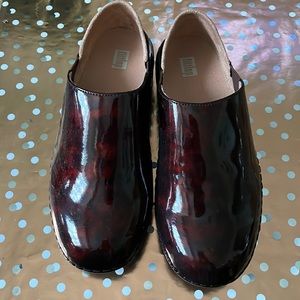 BNIB Fitflop patent leather shoes Sz 8